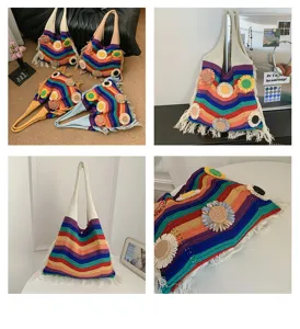 Detalle del bolso de ganchillo a rayas arcoíris con flores 3D y flecos decorativos.