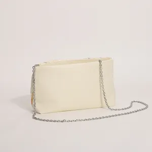 Borsa da sera ricamata con fiori vintage con tracolla a catena, dettaglio pochette.