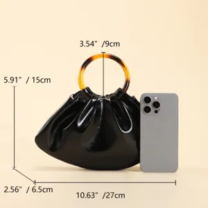 Sac à main plissé en cuir PU avec poignée anneau en acrylique et dimensions