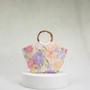 Elegante Strandtasche mit 3D-Blumenstickerei und runden Griffen aus natürlichem Bambus