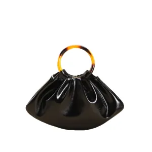 Sac à main plissé noir vintage en forme de bateau avec anneau en écaille