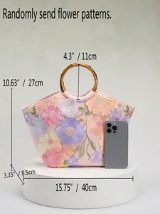 Genaue Größenangaben für diese bestickte Blumen-Strandtasche mit Bambusgriffen