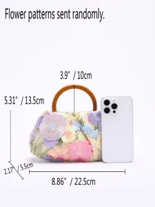 Detailansicht der bestickten Damenabendtasche mit Holzgriff und Maßen für den Urlaub.