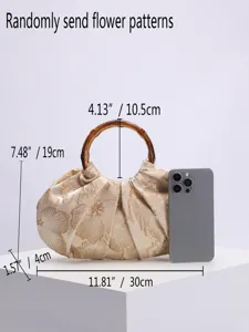 Vintage Chinese stijl geplooide stoffen handtas met elegante bamboe handvat en bloemenpatronen.