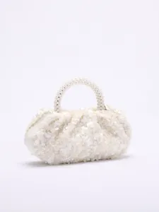Exquisite Details der weißen Pailletten-Abendtasche mit elegantem Perlen-Griff.