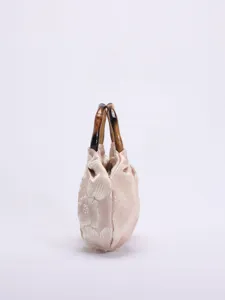 Retro Chinese stijl geplooide handtas met bamboe handvatten, elegante bloemenstof voor Hanfu.