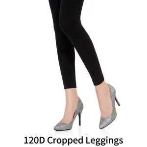 Gros plan de leggings en velours noir 120D à la cheville avec des talons pailletés argentés