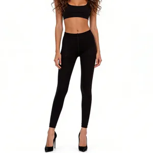 Vue complète des leggings en velours noir opaque 120D portés par un mannequin.