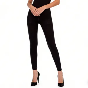 Leggings opaques en velours noir 120D à la cheville, portés par un mannequin