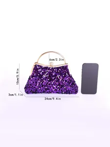Detaillierte Größenmaße der lila Pailletten-Abendtasche neben einem Smartphone-Referenz