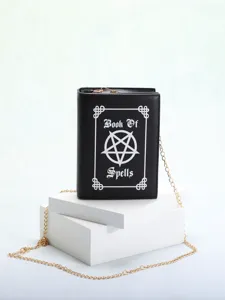 Gothische schoudertas in de vorm van een boek met 'Book of Spells' en pentagram details.