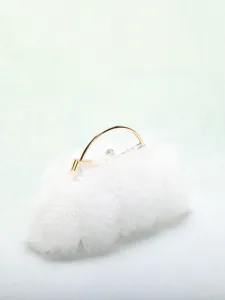 Elegante borsa da sera in tulle bianco con manico dorato e chiusura in cristallo per sposa