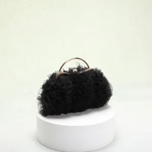 Elegante pochette da sera in tulle nero arricciato con manico circolare e chiusura dorati