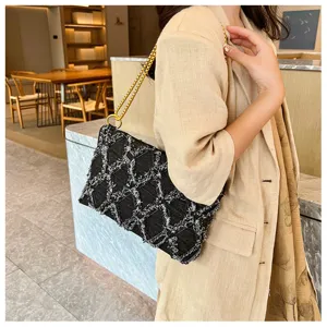 Schicke gesteppte Jeans Schultertasche mit goldener Kette und Fransen Patchwork für Damen.