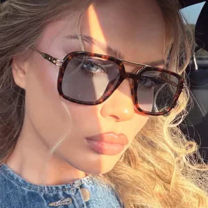 Lunettes de Soleil Carrées Rétro à Double Pont pour Femmes Vintage Mode Grande Monture Protection UV400