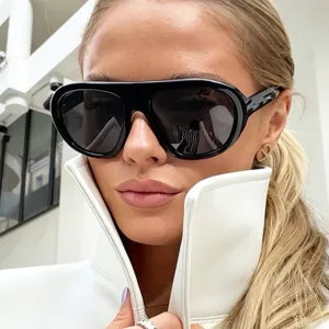 Occhiali da sole aviatore oversize alla moda con montatura nera spessa protezione solare.