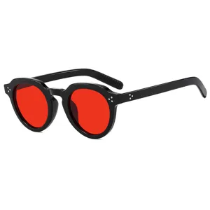 Gafas de sol retro redondas irregulares con lentes rojas y montura negra de moda