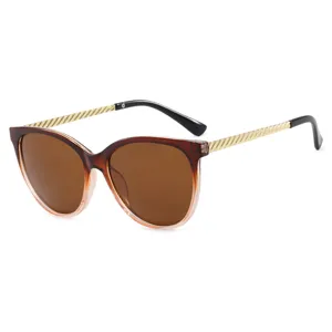 Lunettes de soleil chat tendance femme cadre dégradé marron et branches dorées chic.
