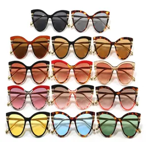 Collection de lunettes de soleil œil-de-chat pour femmes en diverses couleurs vibrantes.