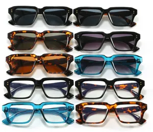 Colección de gafas de sol cuadradas retro con detalles de remaches y múltiples colores