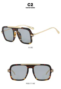 Occhiali da sole quadrati chic tartaruga con asta dorata per donne eleganti alla guida.