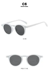 Vue de face et de côté de lunettes rétro rondes blanches avec verres gris et détails de clous