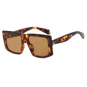 Oversize Quadratische Sonnenbrille mit modischem Tortoise-Rahmen und braunen Gläsern