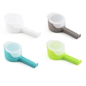 Set van 4 gekleurde zaksluitclips met handige schenktuit voor het bewaren van voedsel