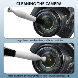 Gros plan d'un stylo de nettoyage pour appareil photo avec brosse et pointe carbone