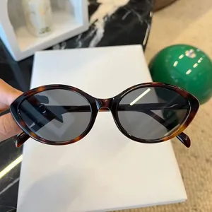 Detailansicht der Retro-Schildpatt-Katzenaugen-Sonnenbrille mit dunklen Gläsern für Damen