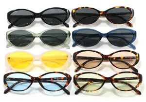 Retro-Cateye-Sonnenbrillen-Set in verschiedenen Farben mit transparenten Gestellen.
