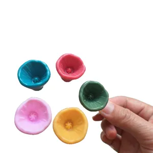 Juego de coloridos bebederos de resina con forma de flor para abejas e insectos