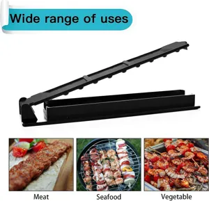 Strumento manuale per spiedini di carne, pesce e verdure per barbecue all'aperto.