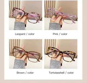Dettaglio di montature cat-eye quadrate nei colori leopardo, rosa, marrone e tartaruga.