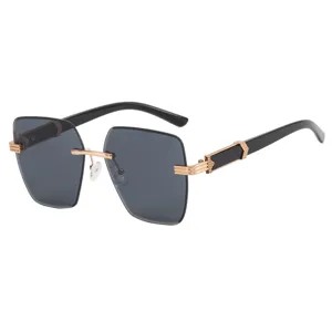 Gafas de sol poligonales sin montura con elegantes patillas doradas y negras de moda