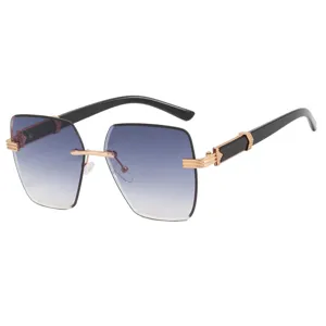 Gafas de sol poligonales sin montura con lentes degradadas y detalles dorados