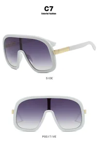 Viste frontale e laterale di occhiali da sole bianchi oversize con lenti sfumate viola