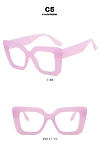 Lavendelfarbene quadratische Brille mit großem Rahmen, Seiten- und Frontansicht.