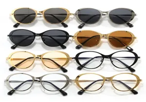 Vue détaillée de diverses lunettes de soleil rétro ovales en métal dans une grille colorée