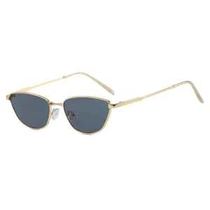 Gafas de sol vintage de ojo de gato en metal dorado con lentes gris oscuro para mujer