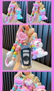 Porte-clés licorne macaron multicolore avec lanière en perles pour clés de voiture et sacs.