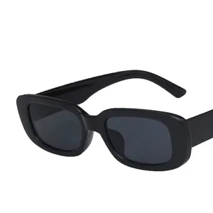 Occhiali da sole rettangolari neri con montatura piccola stile punk retrò alla moda