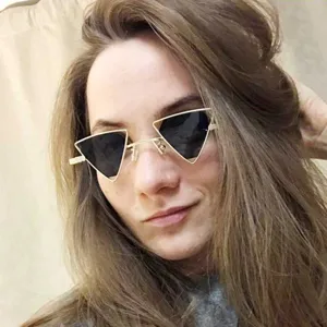 Steampunk Ausgeschnittene Dreieck Sonnenbrille Retro Geometrische Kupferlegierung Rahmen UV400 Brille Für Herren Damen Rave Party Zubehör