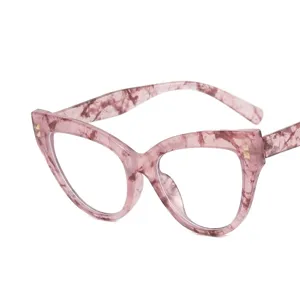 Montura de gafas vintage en mármol rosa para mujer con diseño elegante de ojo de gato