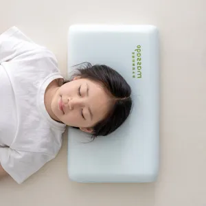Almohada de espuma viscoelástica azul suave para niños con soporte agradable para la piel