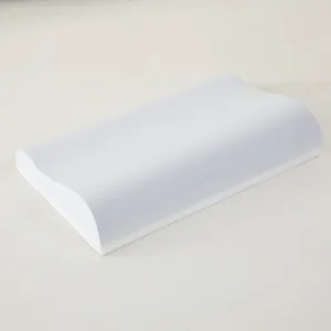 Almohada ergonómica blanca de espuma viscoelástica con diseño ondulado para el cuello