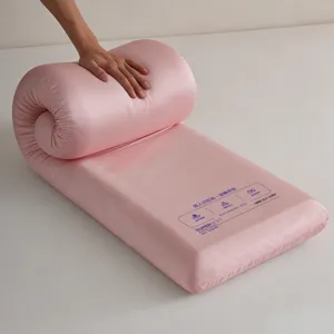 Roze traagschuim lang kussen met langzame rebound voor een heerlijk diepe slaap.