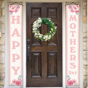 Elegante rosa Muttertags-Banner für die Veranda mit Blumendekor an einer dunklen Tür