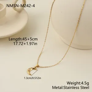 Collar de acero inoxidable dorado con colgante de luna y especificaciones de medida