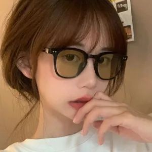 Fashionable square frame sunglasses with yellow lenses in Korean style for women